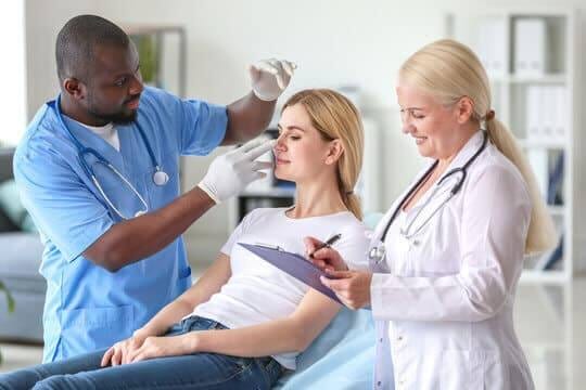 consulto medico con annesse analisi da fare per una ragzza che dovrà fare un intervento di rinoplastica